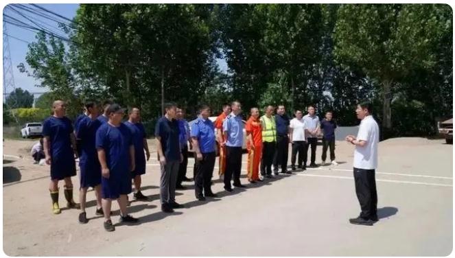 以練筑防！大興區(qū)魏善莊鎮(zhèn)組織開(kāi)展防汛應(yīng)急專項(xiàng)演練活動(dòng)